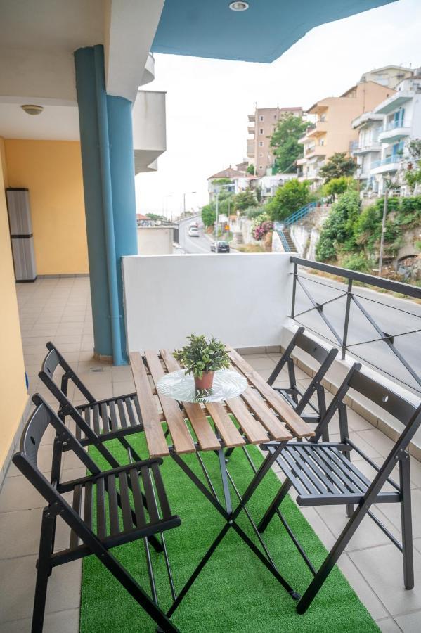La Dns Apartment Kavala Exteriör bild